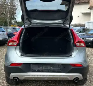 Volvo V40 Cross Country 2.0 D3 Momentum Automatik Xenon SHZ Navi Panorama Bild 5