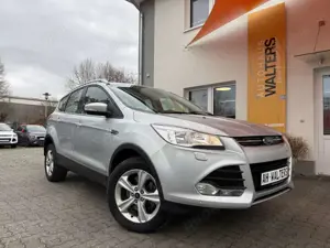 Ford Kuga Titanium=Automatik-Leder-AHK-Navi-AWD=