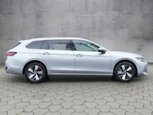 Volkswagen Passat Variant 1.5 eTSI DSG AHK/IQ.DRIVE/TRAVEL Bild 4