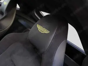 Aston Martin V8 Vantage -Podium Green- Bild 5