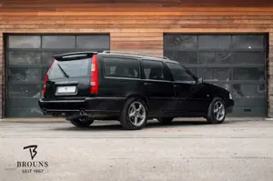 Volvo V70 T5 R AWD Autom. 241PS | AHK | Standheizung Bild 3