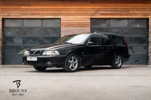 Volvo V70 T5 R AWD Autom. 241PS | AHK | Standheizung