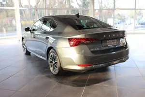 Skoda Octavia LIMOUSINE 1,5 TSI CLEVER RÜCKFAHRKAMERA Bild 4