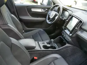Volvo XC40 Momentum Automatik LED Navi Kamera Bild 4