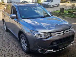 Mitsubishi Outlander 4WD mit Anhängerkupplung Bild 2