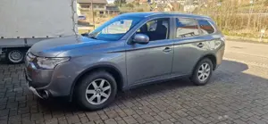 Mitsubishi Outlander 4WD mit Anhängerkupplung Bild 5