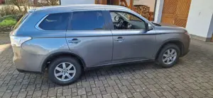 Mitsubishi Outlander 4WD mit Anhängerkupplung Bild 4