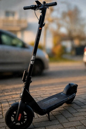 Segway Ninebot e2 pro in Farbe schwarz zu verkaufen 