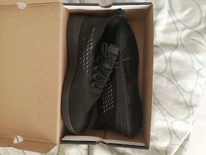 neue Schuhe zum Verkauf 