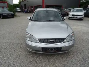 Ford Mondeo Ghia X 2.5 Klimasitze X enon Klimaautom Bild 2