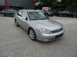 Ford Mondeo Ghia X 2.5 Klimasitze X enon Klimaautom Bild 3