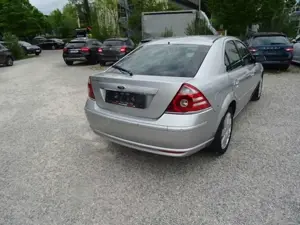 Ford Mondeo Ghia X 2.5 Klimasitze X enon Klimaautom Bild 5