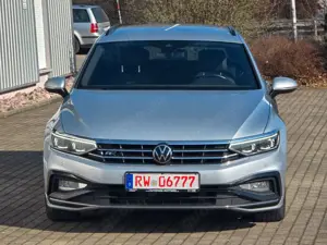 Volkswagen Passat Variant Passat/3xR-LINE/NAVI/MATRIX/AMBIENTE/AHK/ACC Bild 2