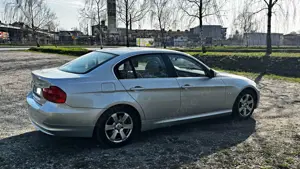 BMW 318 318i Lim. KLiMAAUTOMATIK EGSD PDC AL Bild 4