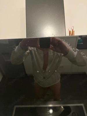 Er(50,183cm,sportlich ) fährt gern nackt Auto und sucht nackte Beifahrerin