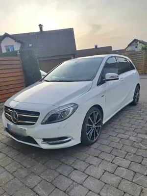 Mercedes-Benz B 180 (BlueEFFICIENCY)