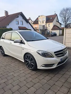Mercedes-Benz B 180 (BlueEFFICIENCY) Bild 2
