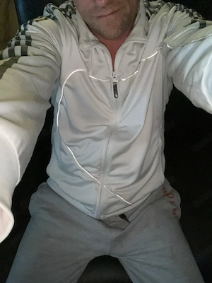 Crazy Kerl als naked Cleaner für Paare