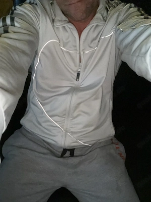 Er mit Riesenlatte sucht crazy Dame zum Shoppen