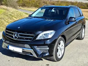 Mercedes-Benz ML 350 ML 350 BlueTEC 4MATIC 7G-TRONIC / PANO, Airmatic / AHK / Sportpaket /AMG / 4-Ma