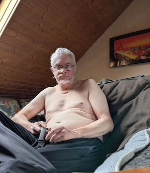 welche Frau besucht mich in Hillerse. Halte ihn beim Pipi machen und mehr es ist egal...