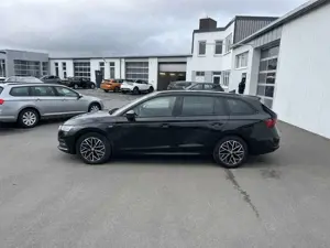 Skoda Octavia Combi 2.0 TDI DSG 4x4 Clever 144€ m.20% Anz. AHK Bild 3