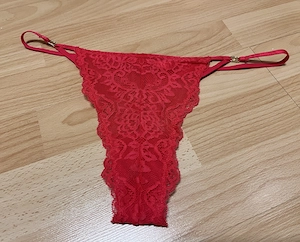 Nicoles Versuchung: Getragene Socken & Strumpfhosen für Genießer