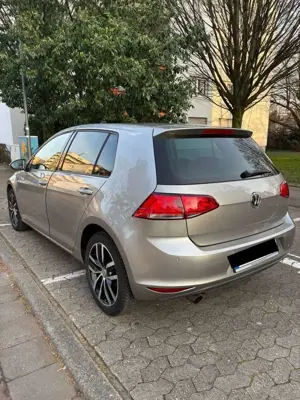 Volkswagen Golf 1.2 TSI BlueMotion Technology Comfortline Bild 2