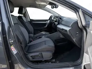 Volkswagen Golf VIII 1.5 eTSI Energy LED FACEL. ACC AHK Bild 2