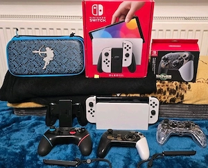 Nintendo Switch OLED (weiß)   Komplett-Bundle   Sehr guter Zustand Display TOP  