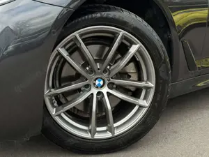 BMW 520 d M-Sport Aut GRA Navi LED SHZ PDC Sportfahrw Bild 2