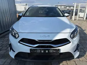 Kia Ceed SW / cee'd SW Sportswagon TOP 1.5 T-GDI 140 PS DCT Navi-Apple... Bild 2
