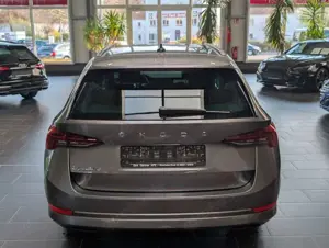 Skoda Octavia Combi 2.0 TDI DSG Ambition 8-fach Bild 4