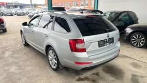 Skoda Octavia Combi 2.0 TDI Elegance*Navi*Xenon* Bild 4
