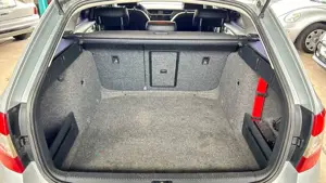 Skoda Octavia Combi 2.0 TDI Elegance*Navi*Xenon* Bild 5