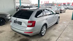 Skoda Octavia Combi 2.0 TDI Elegance*Navi*Xenon* Bild 3
