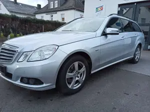 Mercedes-Benz E 220 CDI BlueEfficiency Leder Navi Automatik 7-Sitzer