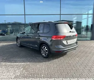 Volkswagen Touran 1.5 TSI Acive DSG Navi App Einparkh. 1.Hd Bild 4