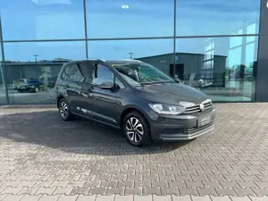 Volkswagen Touran 1.5 TSI Acive DSG Navi App Einparkh. 1.Hd Bild 3