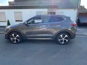 Hyundai TUCSON Tucson 2.0 CRDi 4WD Premium, AHK, Pano, TÜV  Service neu!