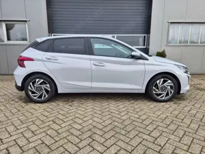 Hyundai i20 1.0 T-GDI 90PS Trend Automatik 5-türig Klimaaut... Bild 5