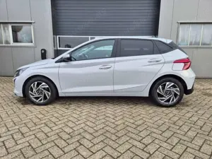 Hyundai i20 1.0 T-GDI 90PS Trend Automatik 5-türig Klimaaut...