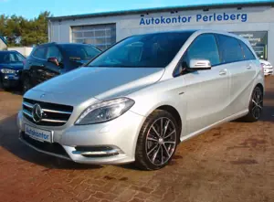 Mercedes-Benz B 200 .Teilleder.Navi.Pano.Night P.AHK Schw.