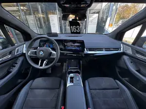 BMW 220 i Active Tourer M Sport HuD DA+ 360° AHK hk Bild 2
