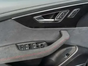 Audi RS Q8 performance tiptronic Stdhzg RS-AGA 305kmh Bild 4