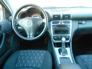 Mercedes-Benz CE 200 C 200 K Sportcoupé Indianapolis KLIMA/XENON Bild 2