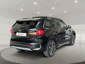 BMW X1 sDrive 20i Fahrassist+AHK+HUD+Pano+Wide+360 Bild 3
