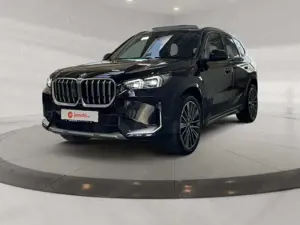 BMW X1 sDrive 20i Fahrassist+AHK+HUD+Pano+Wide+360 Bild 2