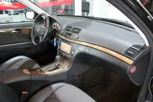 Mercedes-Benz E 220 CDI AVANTGARDE LEDER NAVI XENON PDC Bild 5