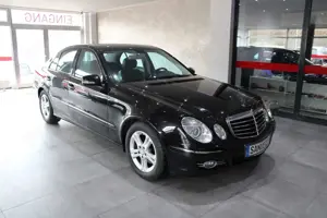Mercedes-Benz E 220 CDI AVANTGARDE LEDER NAVI XENON PDC Bild 2